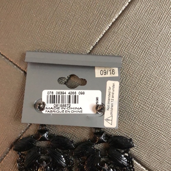 Express Earrings - Picture 4 of 4